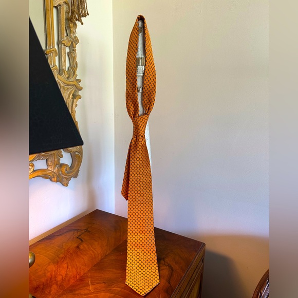 CHAPS Ralph Lauren Silk Tie. Orange with blue dot. Great condition! $12 - Picture 1 of 5